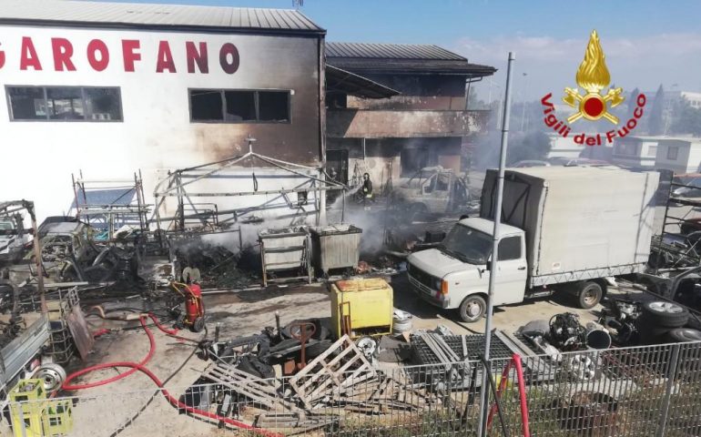 Incendio di un capannone a San Gavino