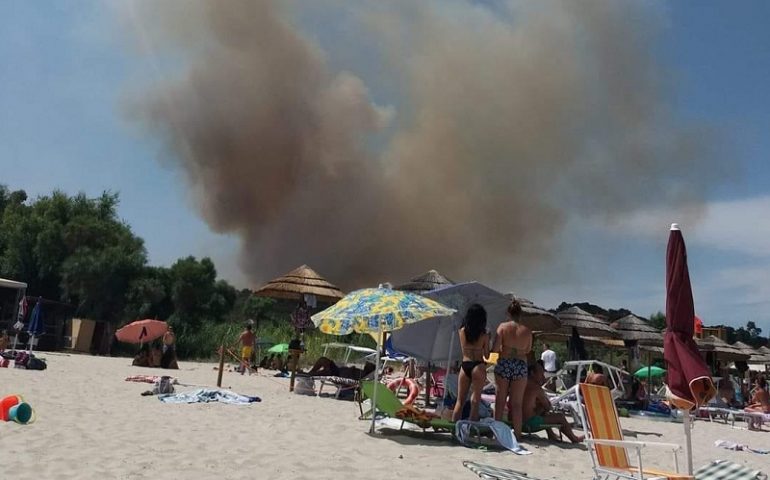 Grave incendio a Tortolì: evacuati due campeggi, un agriturismo e una ventina di abitazioni