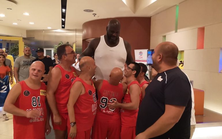 Shaquille O'Neal incontra i ragazzi della Olimpia onlus: