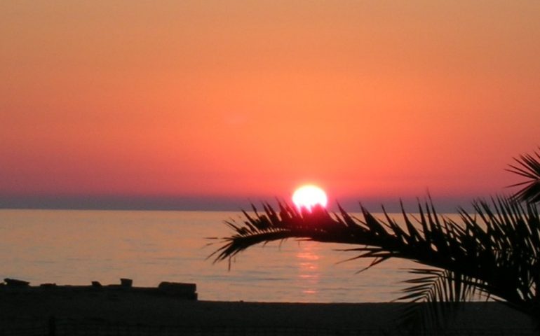 La foto. Tramonto a Piscinas nello scatto di Nanni Manca di Nissa