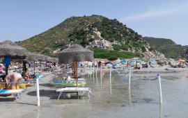 Villasimius, Punta Molentis, recinzione concessione demaniale marittima dentro il mare (7 luglio 2019)