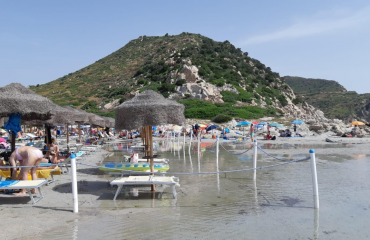 Villasimius, Punta Molentis, recinzione concessione demaniale marittima dentro il mare (7 luglio 2019)