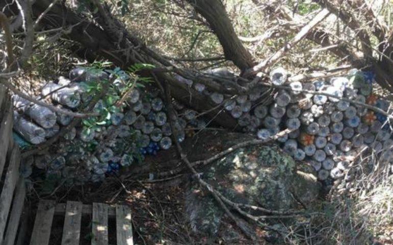 Ritrovate 225 bottiglie piene di sabbia a Santa Teresa di Gallura