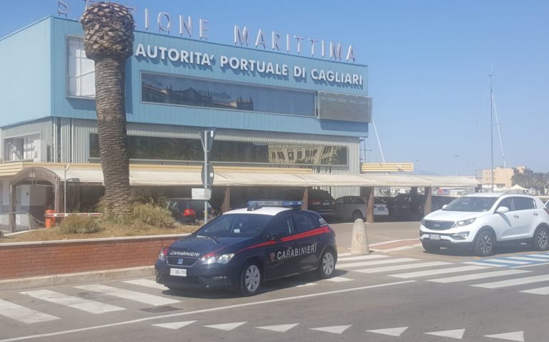 Carabinieri alla stazione marittima di Cagliari