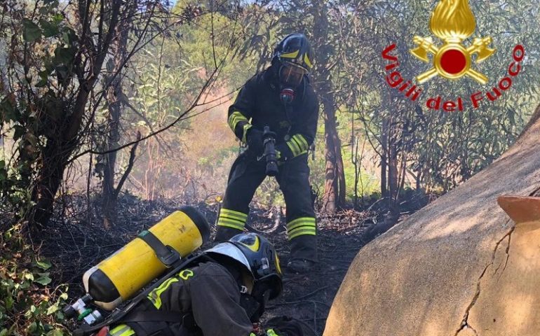 Paura a Tortolì: accendono un barbecue e rischiano di bruciare casa