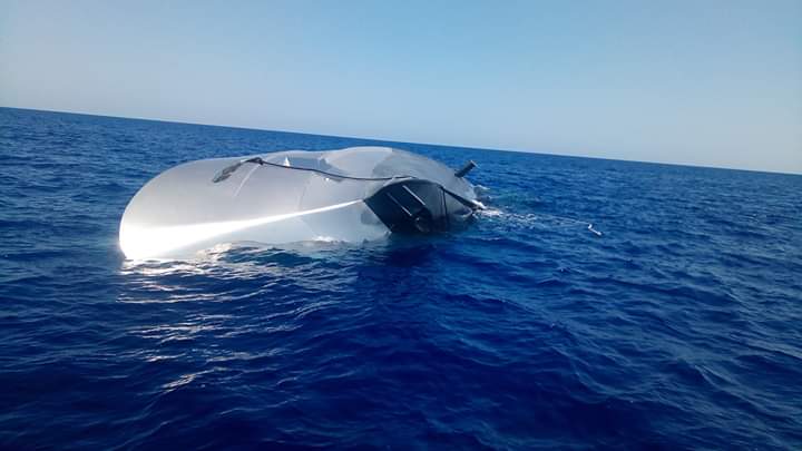 Nel mare di Arbatax il relitto dello yacht affondato giorni fa a Capo Carbonara. Interviene la Capitaneria