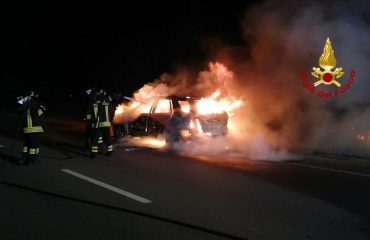 Auto prende fuoco a Capoterra