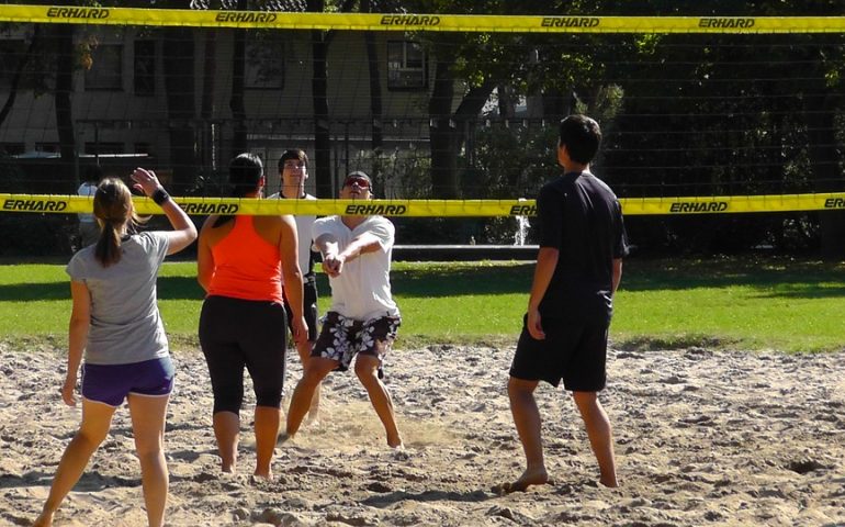 Racchettoni &co. Ecco le regole per la pratica sportiva nelle spiagge sarde