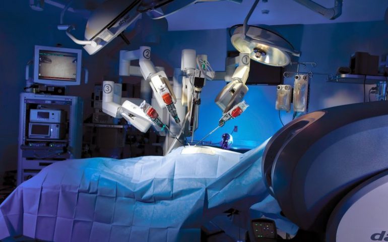 Ospedale Brotzu: oggi la chirurgia robotica compie 10 anni, più di mille interventi inclusi i trapianti