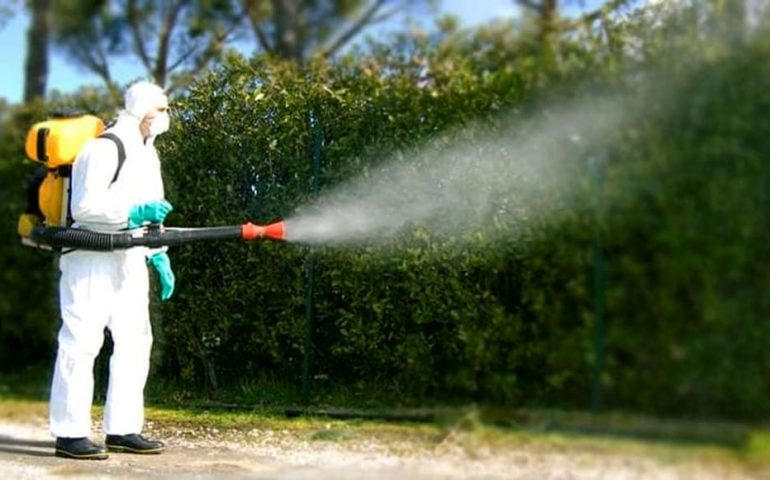 Sant’Elia, disinfestazione in piazza Falchi: tutte le precauzioni durante il trattamento