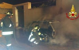 Incendio di un'auto a Sinnai