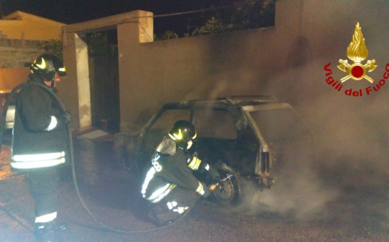 Incendio di un'auto a Sinnai