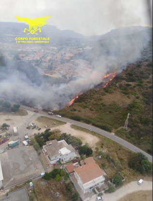 Sembra che non ci sia tregua per il fuoco: anche oggi la Sardegna brucia in numerosi incendi