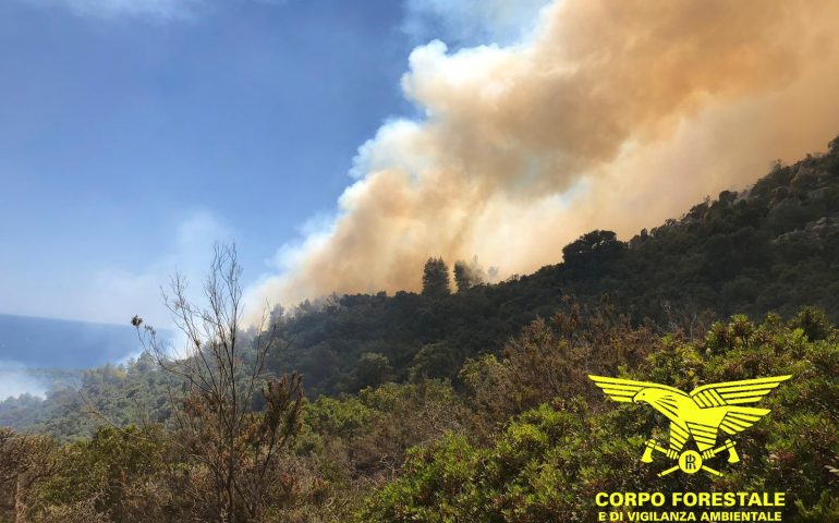 Ferragosto sardo contrassegnato dal fuoco intanto anche oggi allerta incendi nel cagliaritano