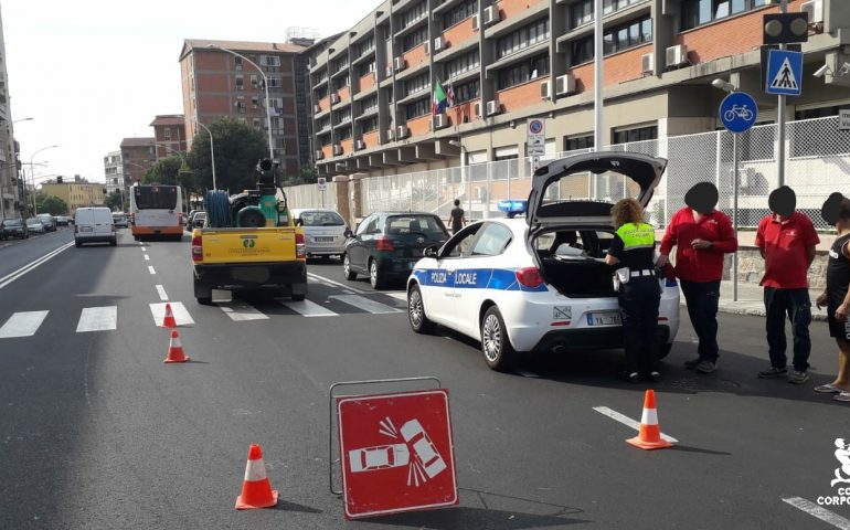 Cagliari, incidente in via Is Mirrionis: giovane investita sulle strisce pedonali