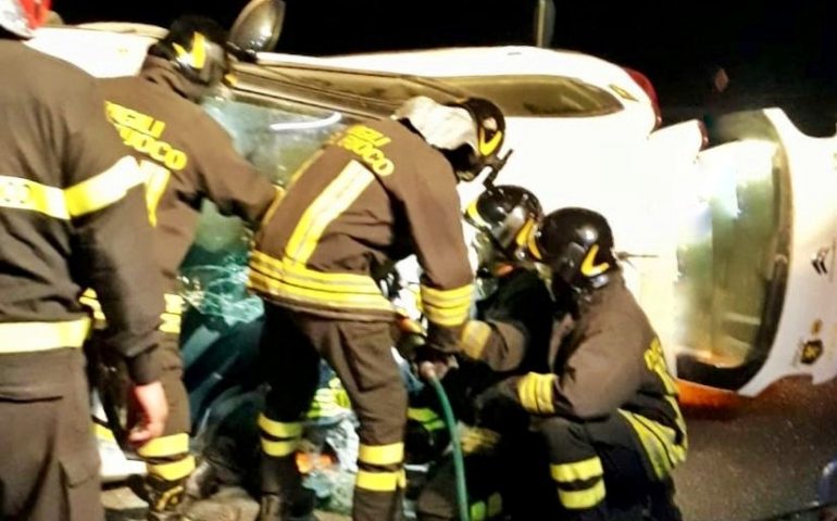 Brutto incidente sulla statale 130: un ferito estratto dalle lamiere dai Vigili del Fuoco