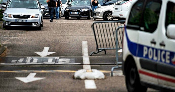 Lione: con coltello e spiedo da cucina uccidono una persona in strada. Nove i feriti