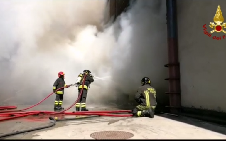 Sestu. Incendio alla Corte del sole: evacuati i parcheggi sotterranei e alcuni edifici