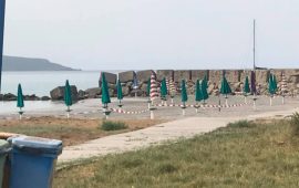 La spiaggia dei cani a Porto Pino chiusa dalla Guardia Costiera