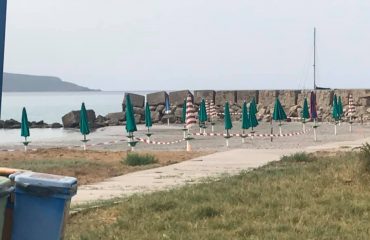 La spiaggia dei cani a Porto Pino chiusa dalla Guardia Costiera