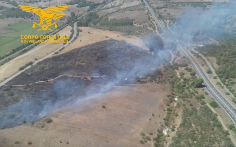 Villaspeciosa: un elicottero è impegnato a spegnere un incendio a Sa Guardia Manna