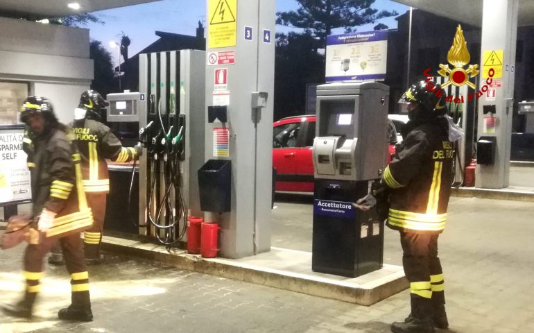 Perdita di gasolio in un distributore di viale Marconi: intervengono i Vigili del Fuoco