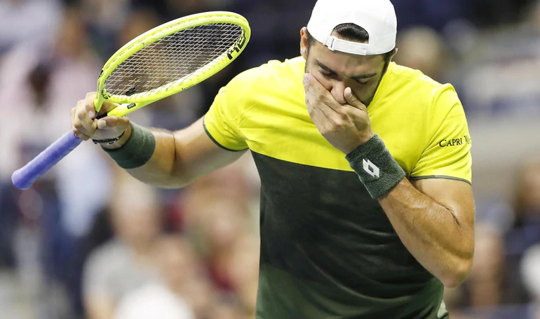 Matteo Berrettini fa la storia: il tennista azzurro centra la finale del torneo di Wimbledon