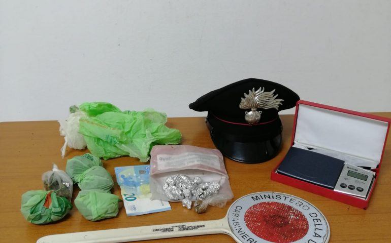 Droga in auto e in casa. Due fermati a Settimo San Pietro, uno tenta la fuga colpendo i carabinieri