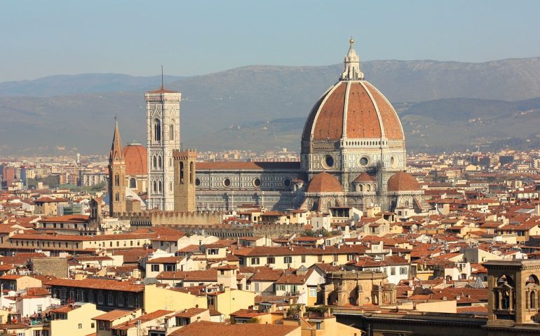 Mistero a Firenze. Due fratelli trovati morti in una camera d’albergo