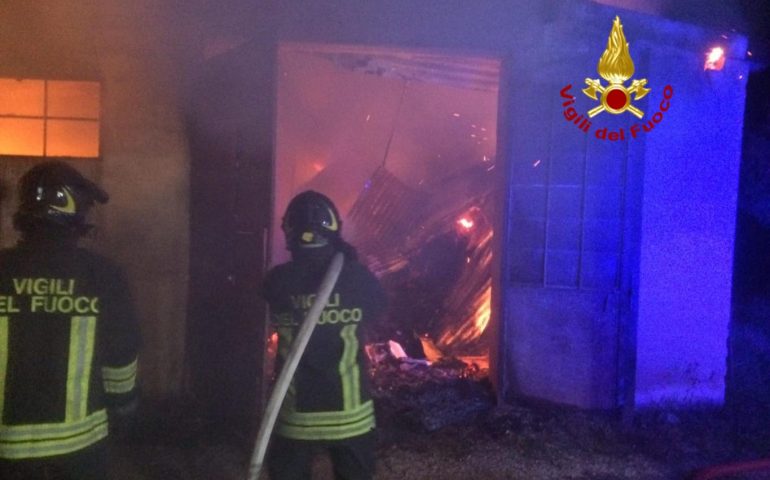 Villamassargia, va a fuoco un casolare a due passi dagli ulivi secolari