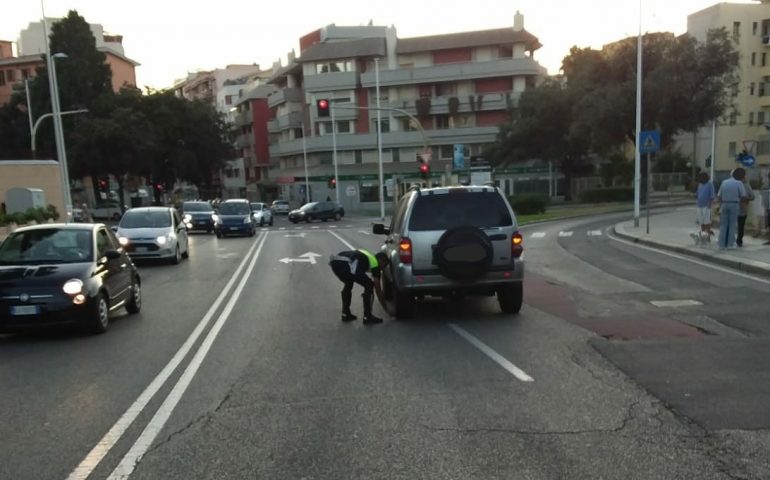 Piazza Padre Pio: Jeep investe un ragazzo che attraversa la strada scaraventandolo per quasi 10 metri. 21enne in codice rosso