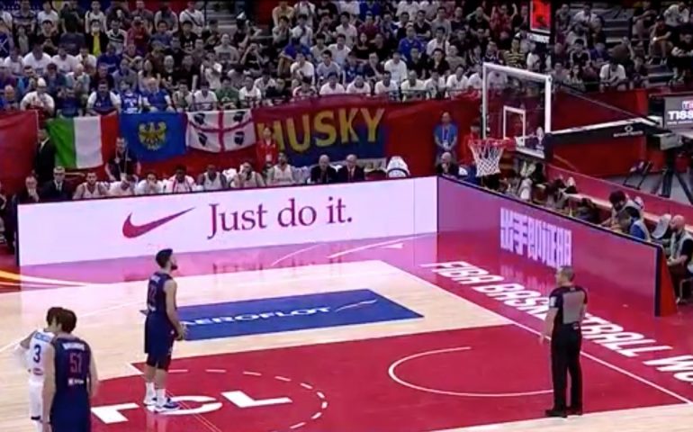 Tifosi sardi in Cina per supportare gli azzurri del basket. Ma la Serbia batte l’Italia 92-77