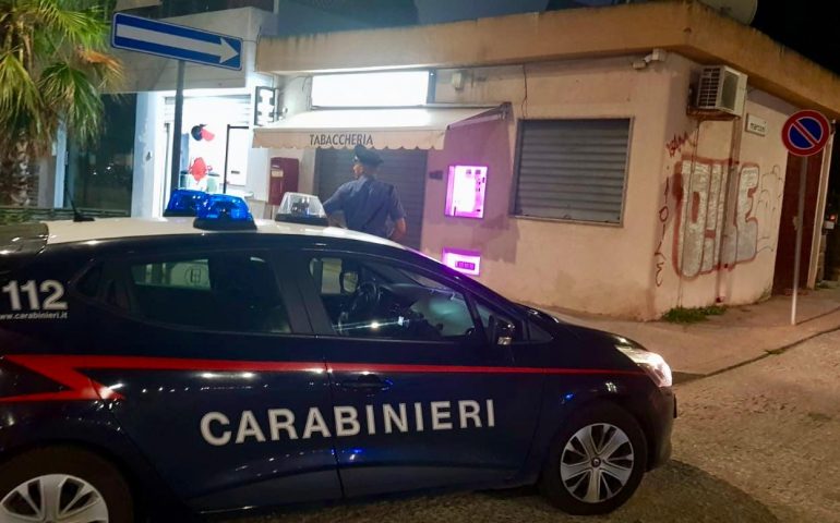 Rapina in una tabaccheria di Carbonia: intervengono i Carabinieri