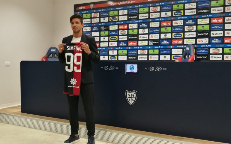 Cagliari, Simeone si presenta: “Scelta di cuore, voglio che questa sia la mia casa”