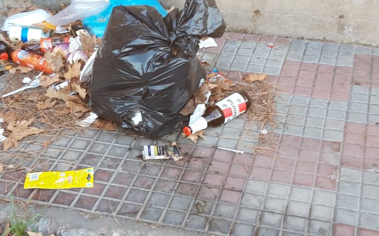 Il dramma della droga a Cagliari: siringhe abbandonate anche nei marciapiedi