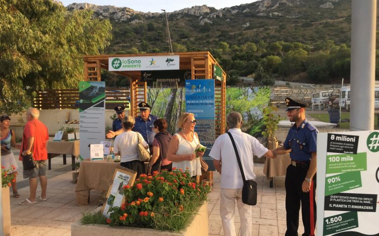 #Iosonoambiente. Al Poetto, i Carabinieri promuovono la salvaguardia dei mari e dei litorali