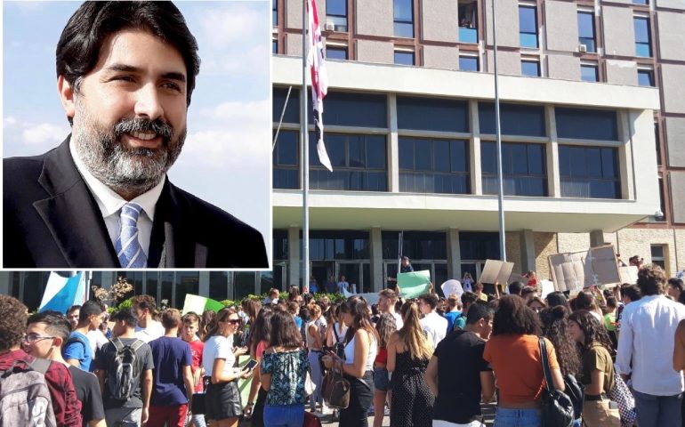 Studenti contro la Giunta Solinas