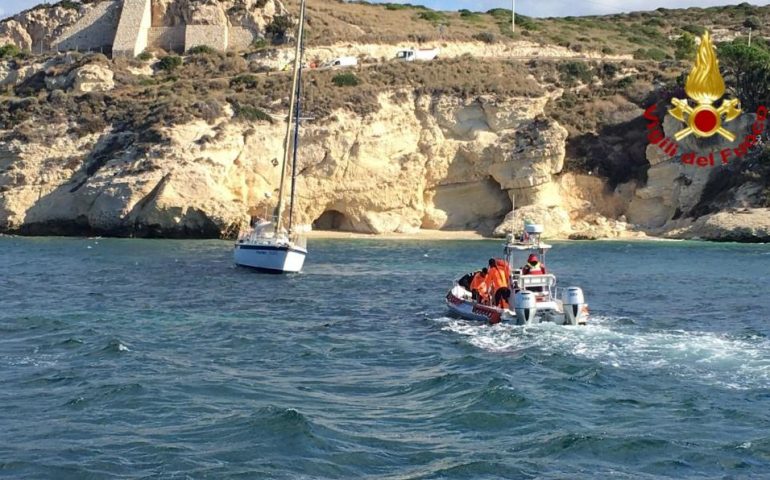 Barca incagliata a largo di Sant’Elia. Passeggero salvato dai Vigili del fuoco