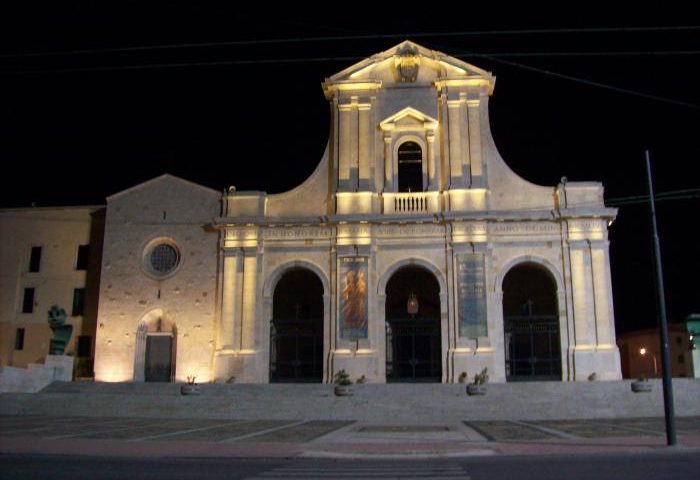 Accoltellato davanti alla chiesa di Bonaria: extracomunitario portato al Brotzu