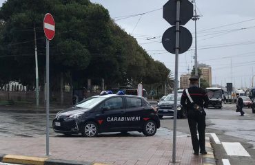 I carabinieri intervengono in piazza Matteotti per l'aggressione di un 18enne