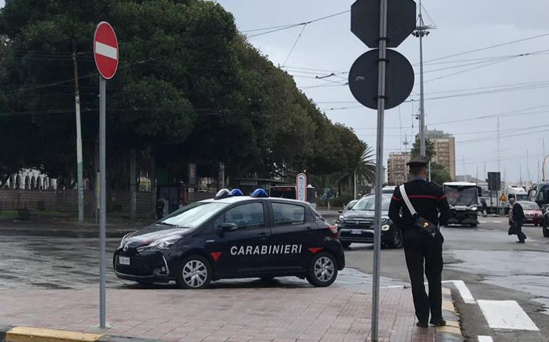 I carabinieri intervengono in piazza Matteotti per l'aggressione di un 18enne