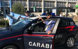 Carabinieri davanti al Policlinico di Monserrato