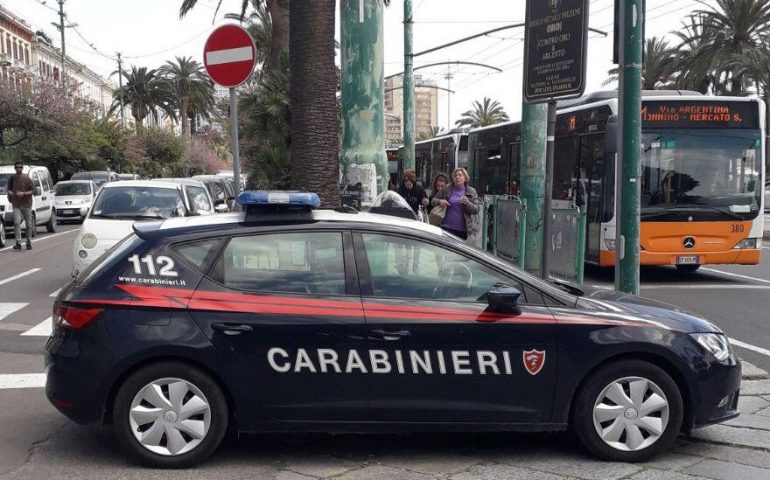 Via Roma: nel cuore della notte tentano di rubare due auto. Arrestati noti pregiudicati