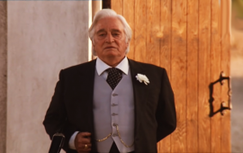 Carlo Croccolo nella celebre scena di Tre Uomini e una gamba