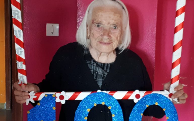 A Seui si festeggiano i cent’anni della “nonnina” del paese Assunta Piras