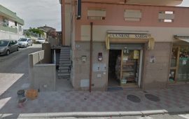 L'edicola di Barracca Manna dove è stato trovato morto l'uomo di 32 anni