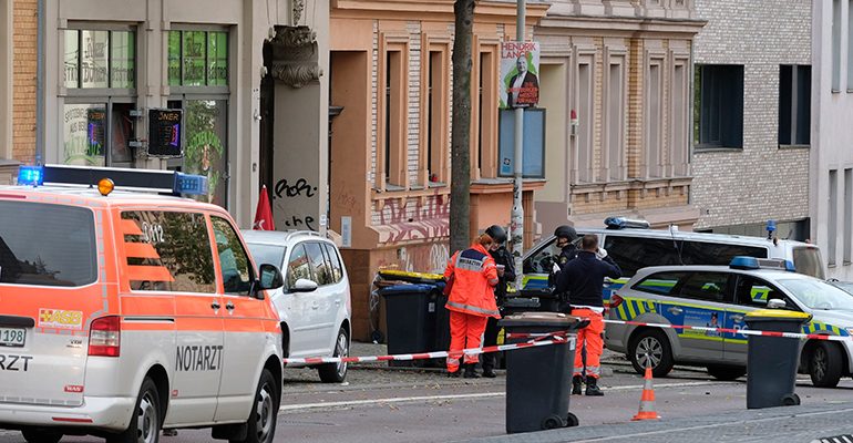 Terrore in Germania: spari e lanci di granata davanti a una sinagoga. Due morti e diversi feriti