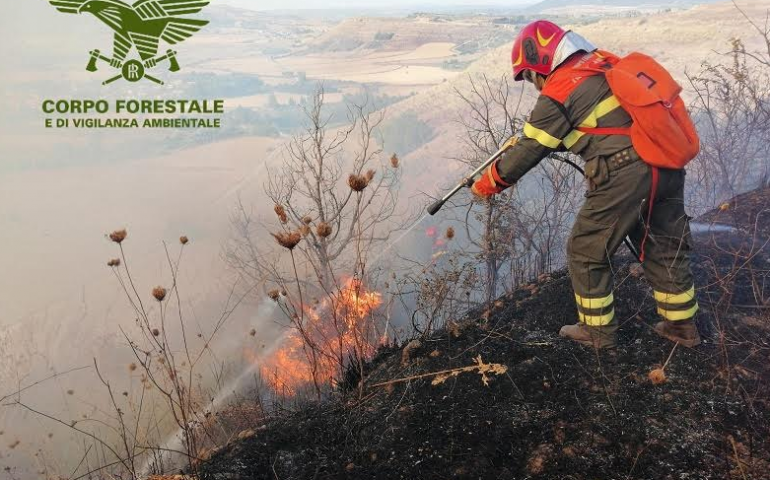 E’ finita l’estate ma gli incendi continuano: ecco il bollettino