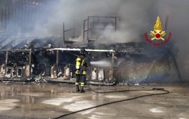 Incendio a Sestu in un'azienda