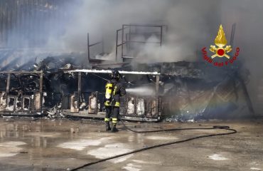 Incendio a Sestu in un'azienda